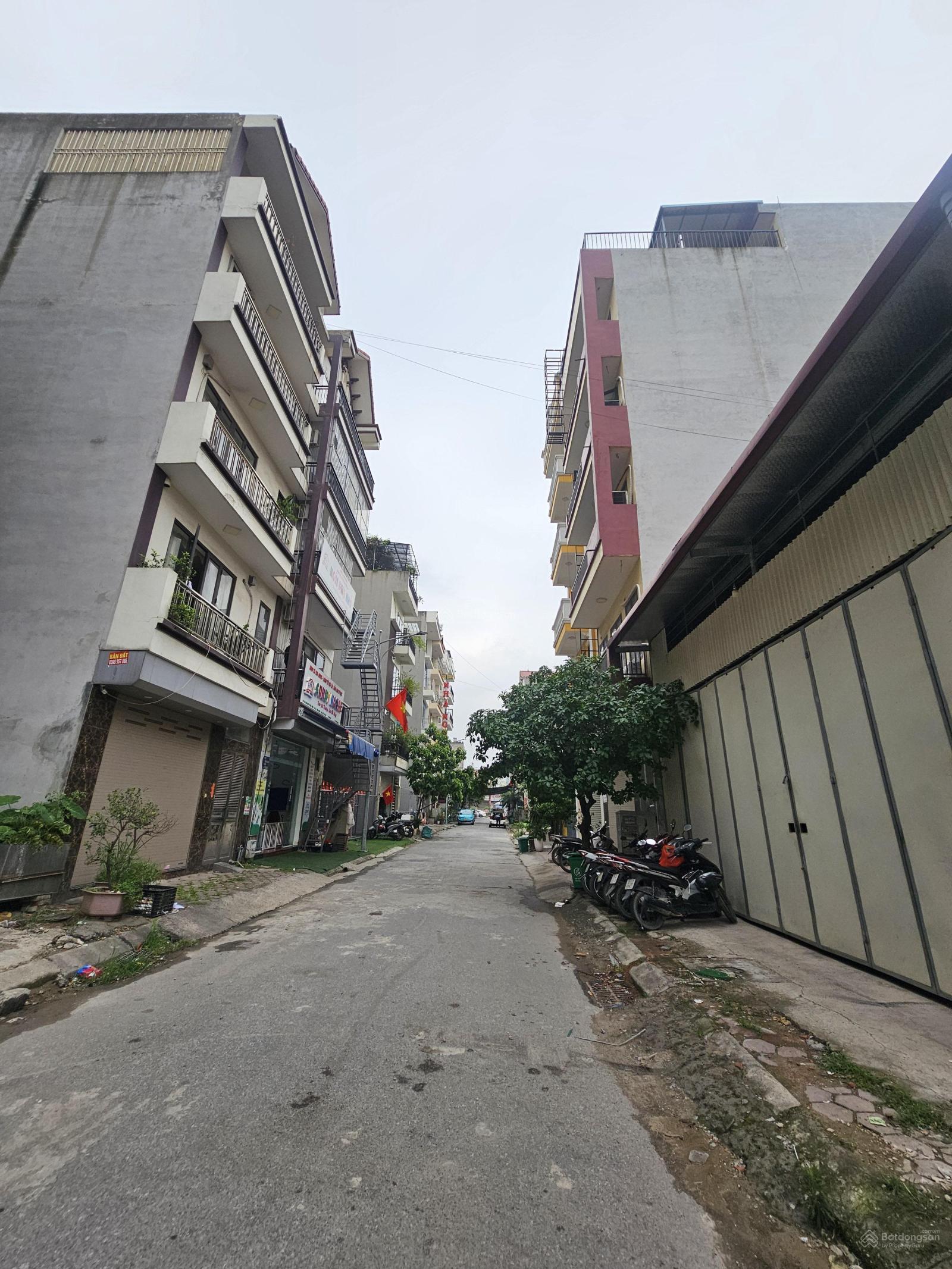 Bán Đất Thổ Cư - Ngay Cạnh Chợ Nhổn - Đường Ô Tô Tránh Nhau Diện tích: 55m, mặt tiền 5.7m.