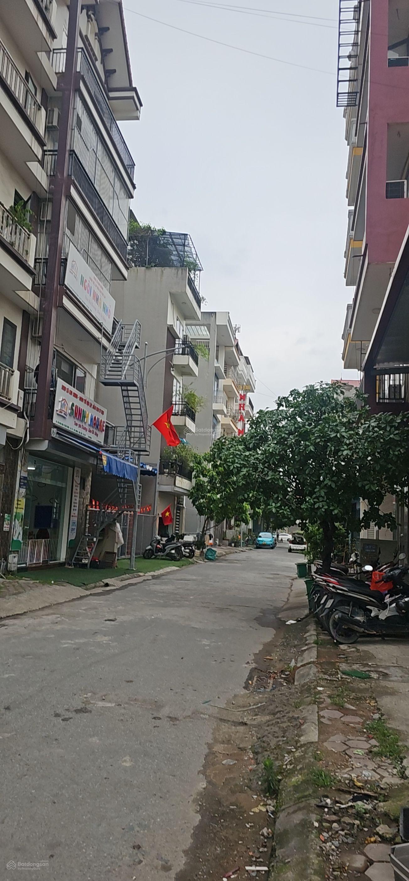Bán Đất Thổ Cư - Ngay Cạnh Chợ Nhổn - Đường Ô Tô Tránh Nhau Diện tích: 55m, mặt tiền 5.7m.