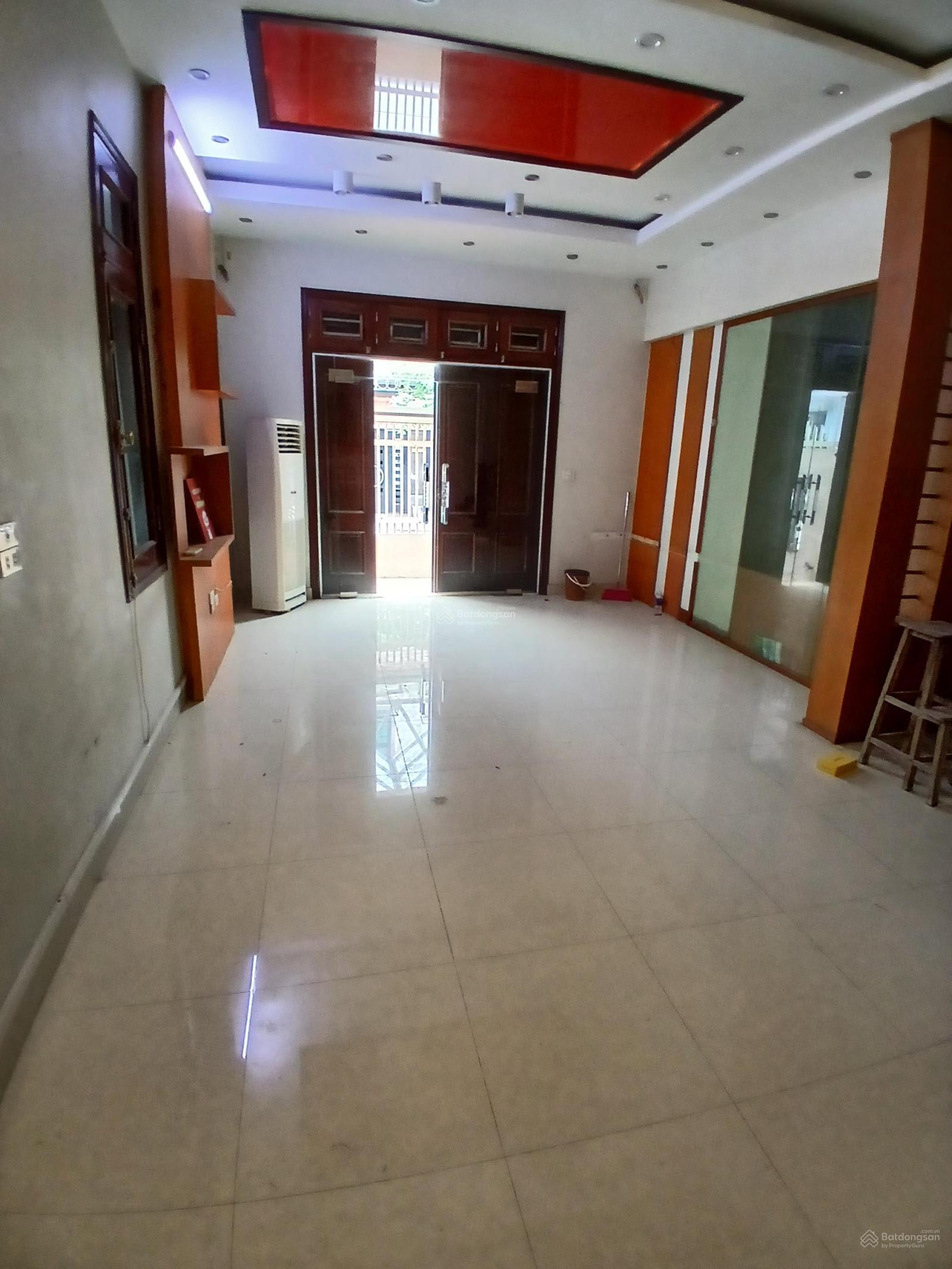 Cho thuê nhà 4 tầng. Diện tích 82.5m2 hoàn thiện đầy đủ sẵn làm văn phòng. Khu Đại Kim Nguyễn Xiển