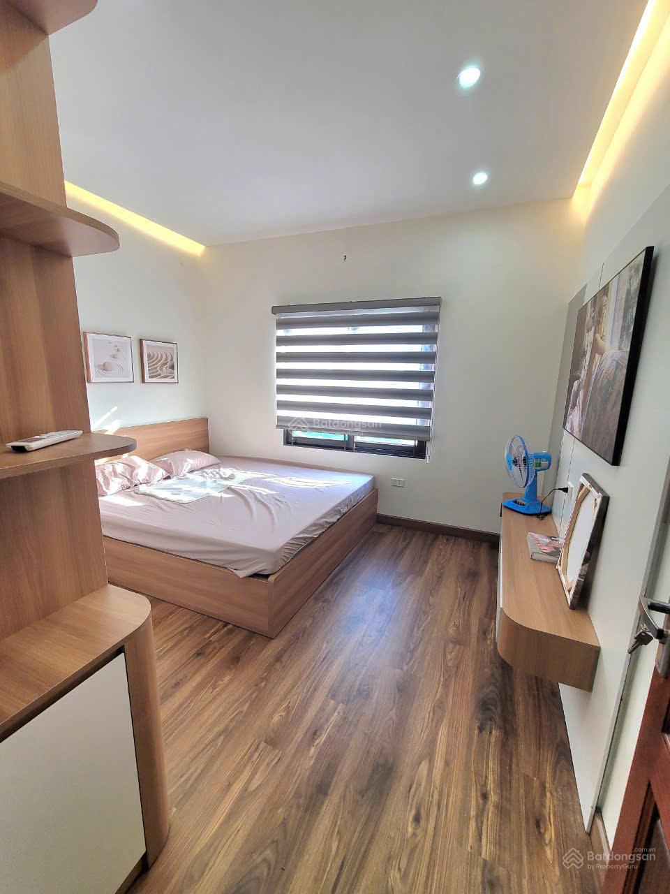 Nhà đẹp ngay TT Chúc Sơn full nội thất chỉ việc xách vali về ở ngõ ôtô lại đỗ sát nhà. Giá hơn 3tỷ Nhà đẹp ngay TT Chúc Sơn full nội thất chỉ việc xách vali về ở ngõ ôtô lại đỗ sát nhà. Giá hơn 3tỷ