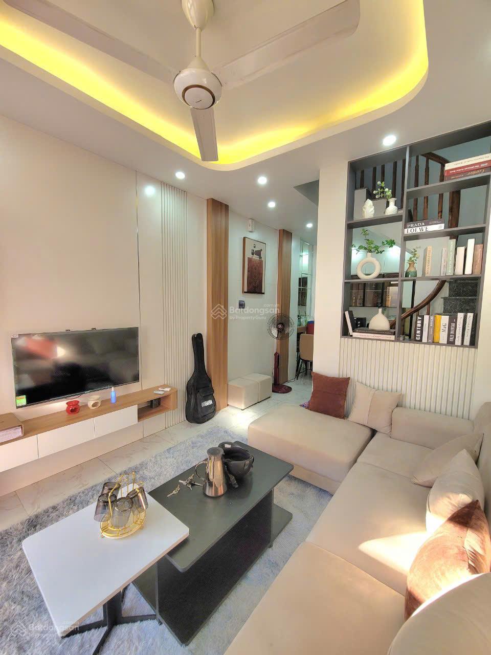 Nhà đẹp ngay TT Chúc Sơn full nội thất chỉ việc xách vali về ở ngõ ôtô lại đỗ sát nhà. Giá hơn 3tỷ Nhà đẹp ngay TT Chúc Sơn full nội thất chỉ việc xách vali về ở ngõ ôtô lại đỗ sát nhà. Giá hơn 3tỷ