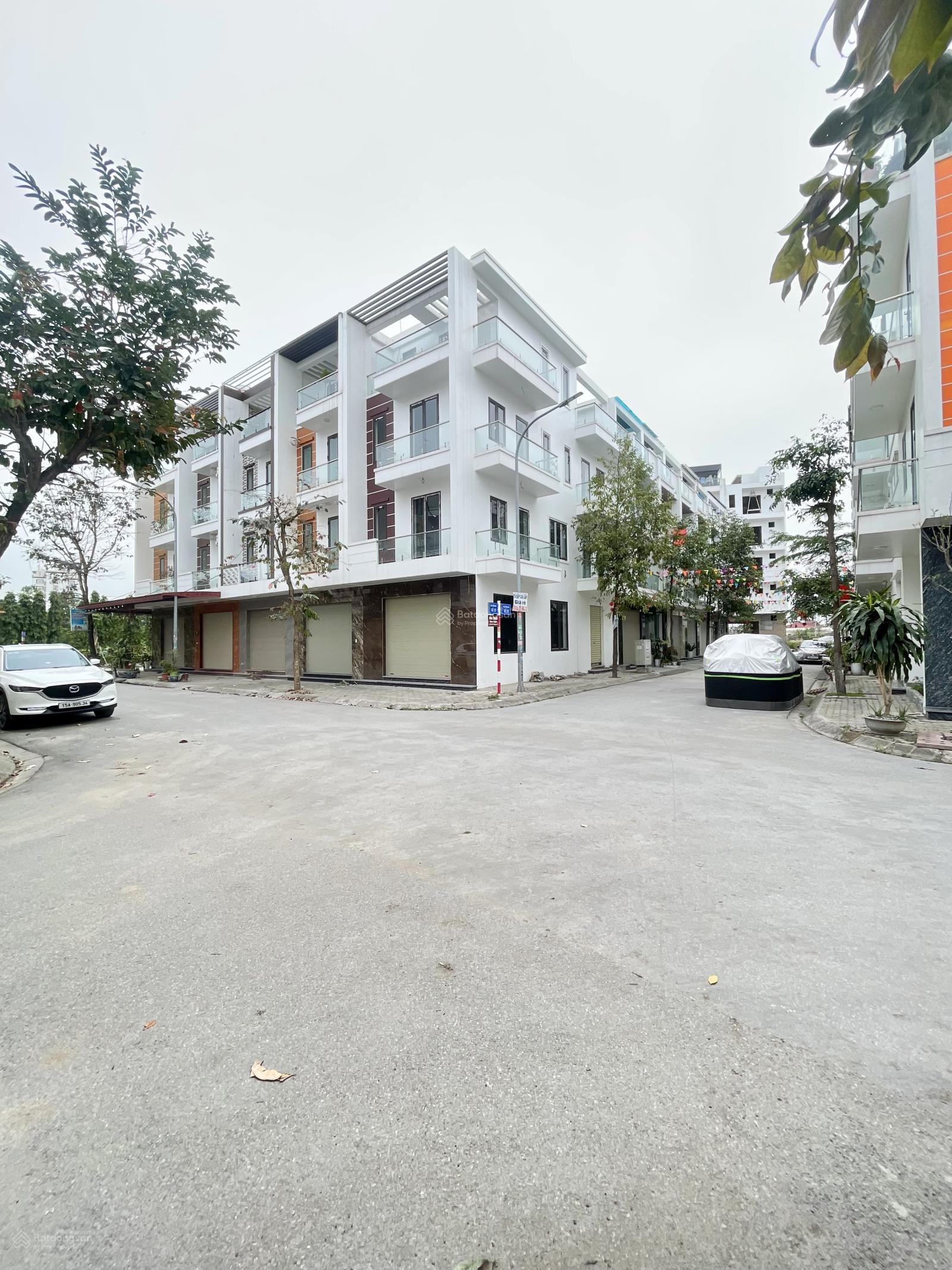 Chính chủ cần bán căn góc đẹp nhất khu đô thị Him Lam Hùng Vương. Liên hệ: 0357 864 ***