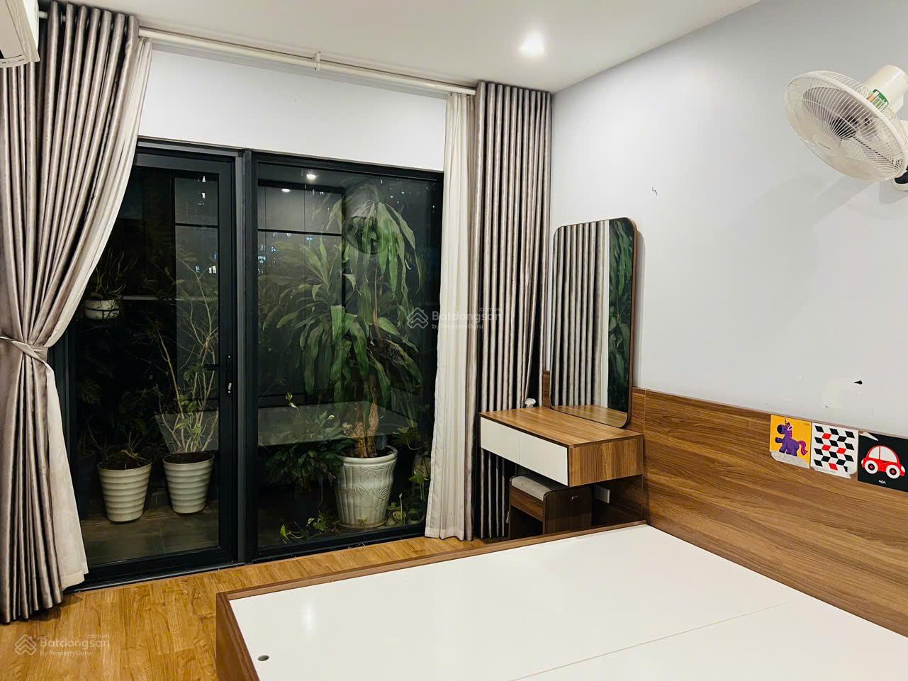 Chủ nhà bán gấp căn 3N - The Emerald, Nam Từ Liêm, DT 99m2, giá 8,2 tỷ, sẵn sổ full đồ