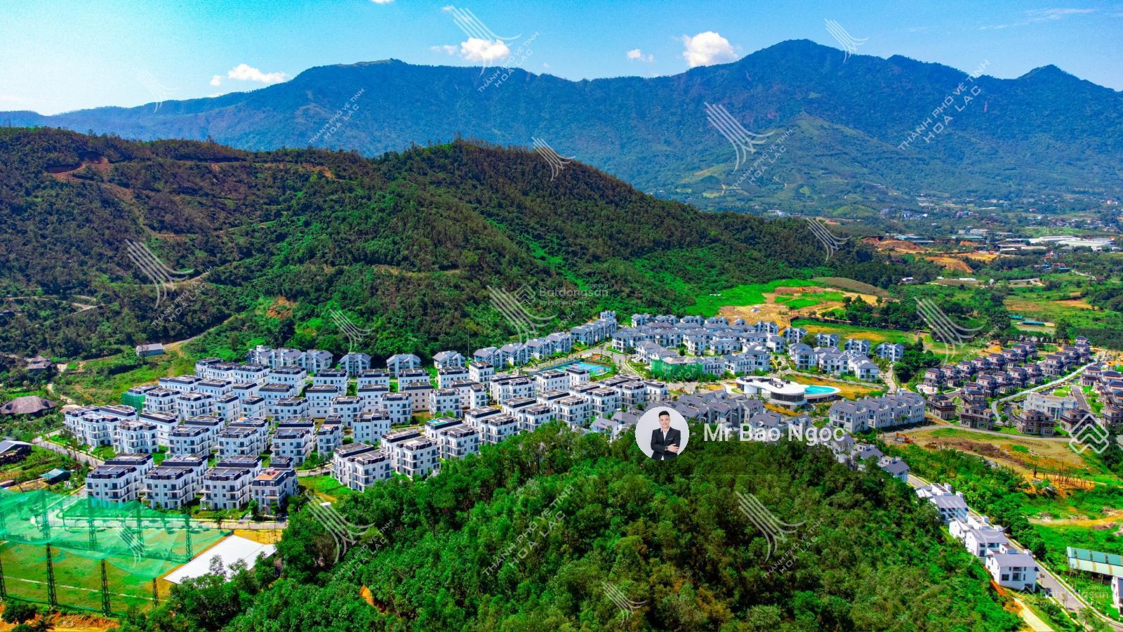 Chính chủ cần bán căn biệt thự 307m2 căn góc 2 mặt tiền 18m view cluphouse khu C - giá tốt