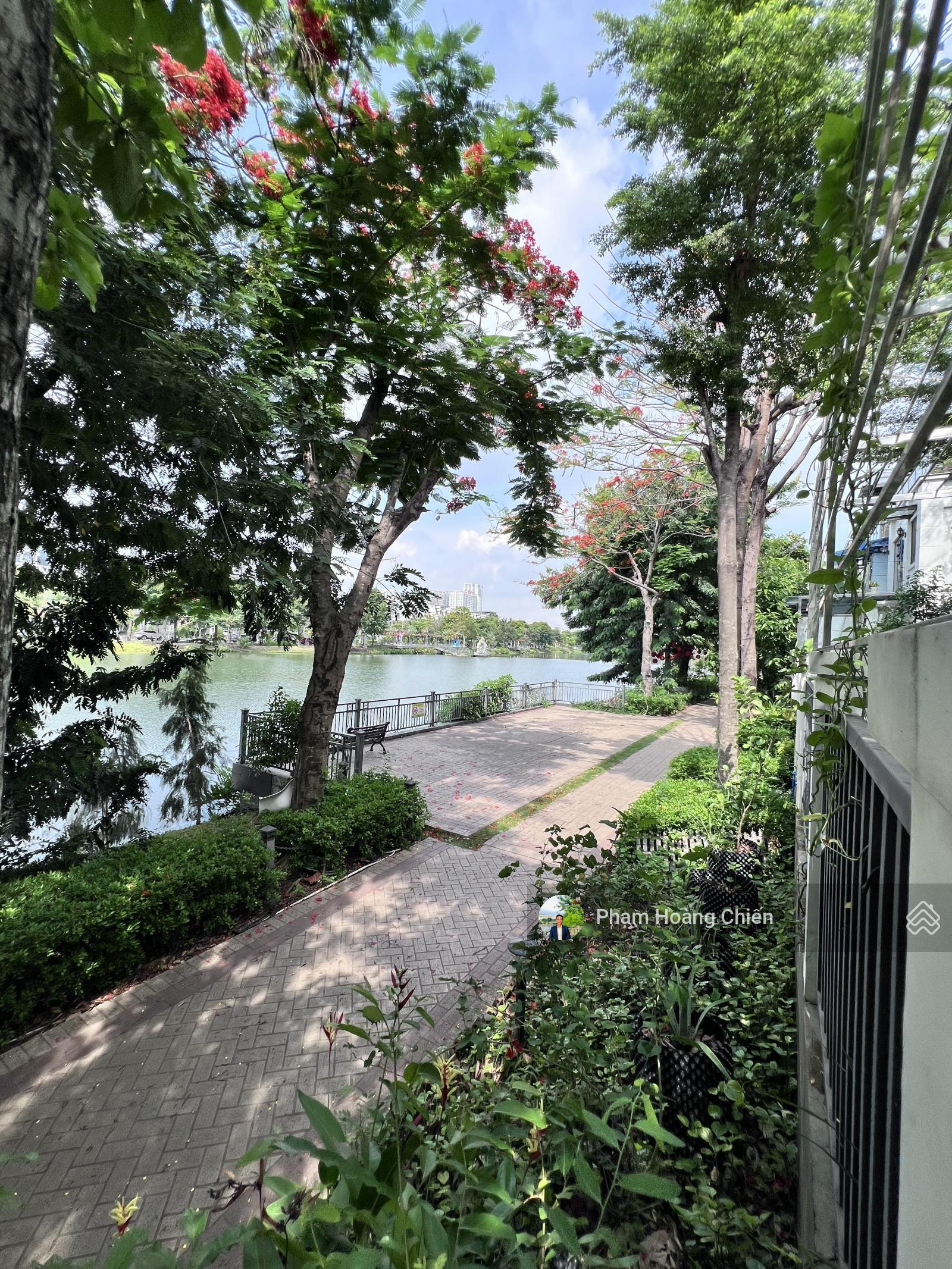 Bán biệt thự hồ Lakeview City DT 8x22m hoàn thiện cơ bản giá 39 tỷ thương lượng LH 0907 110 *** Thật