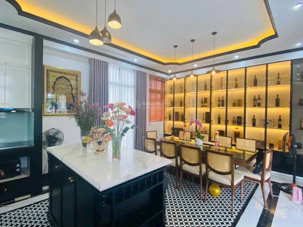 Chính chủ bán nhà lô góc, mặt phố Nguyễn Khánh Toàn, Cầu Giấy, Hà Nội, DT 130m2, 10 tầng, 79 tỷ
