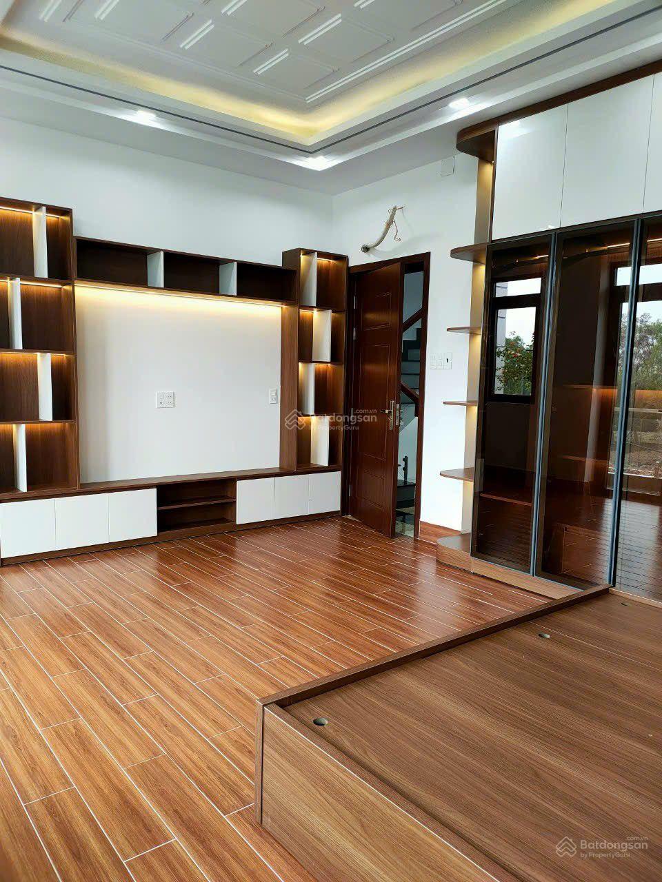 Hailongreal: Nhà bán: 8,9 tỷ, DT 7*14m, 4 tầng, mới 100%, Nguyễn Văn Tạo, gần trường lái Thành Công