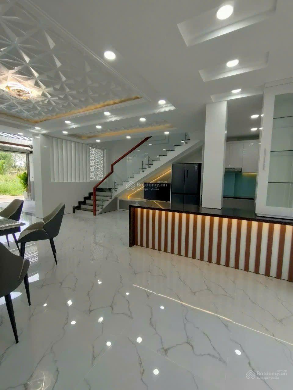 Hailongreal: Nhà bán: 8,9 tỷ, DT 7*14m, 4 tầng, mới 100%, Nguyễn Văn Tạo, gần trường lái Thành Công