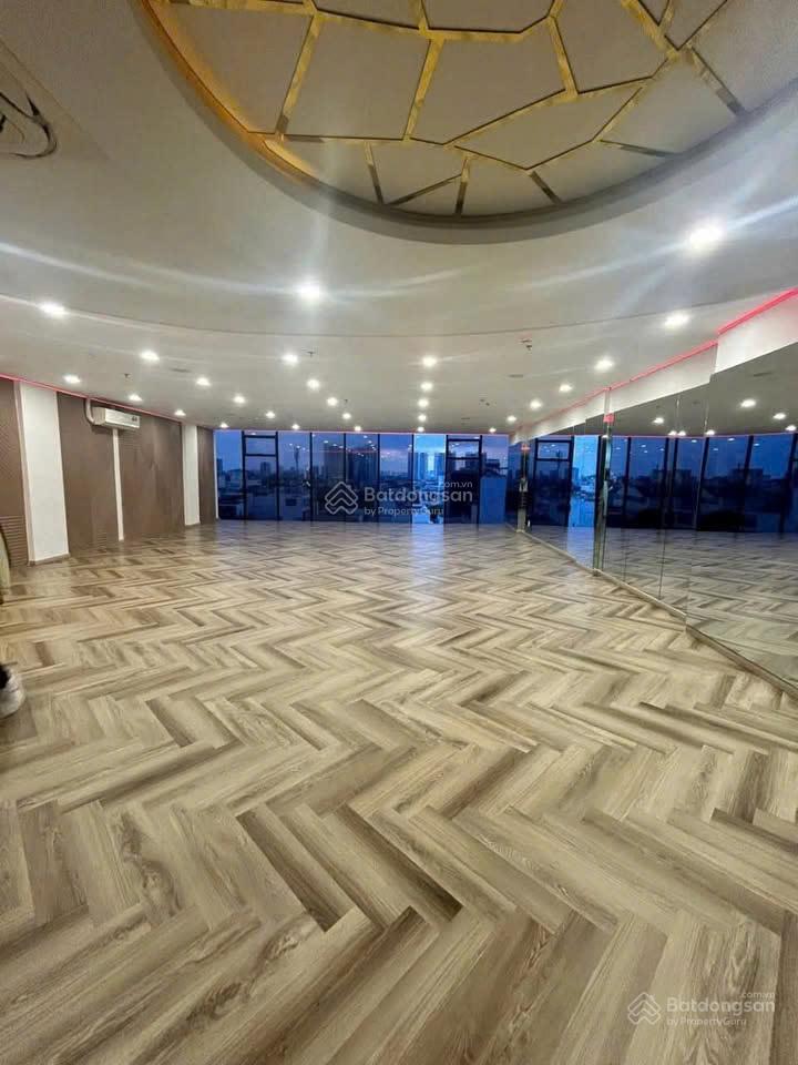 SIÊU PHẨM GIÁ TỐT CẢ NHÀ ƠI '' CHO THUÊ NHÀ MẶT TIỀN NGUYỄN CÔNG TRỨ QUẬN 1