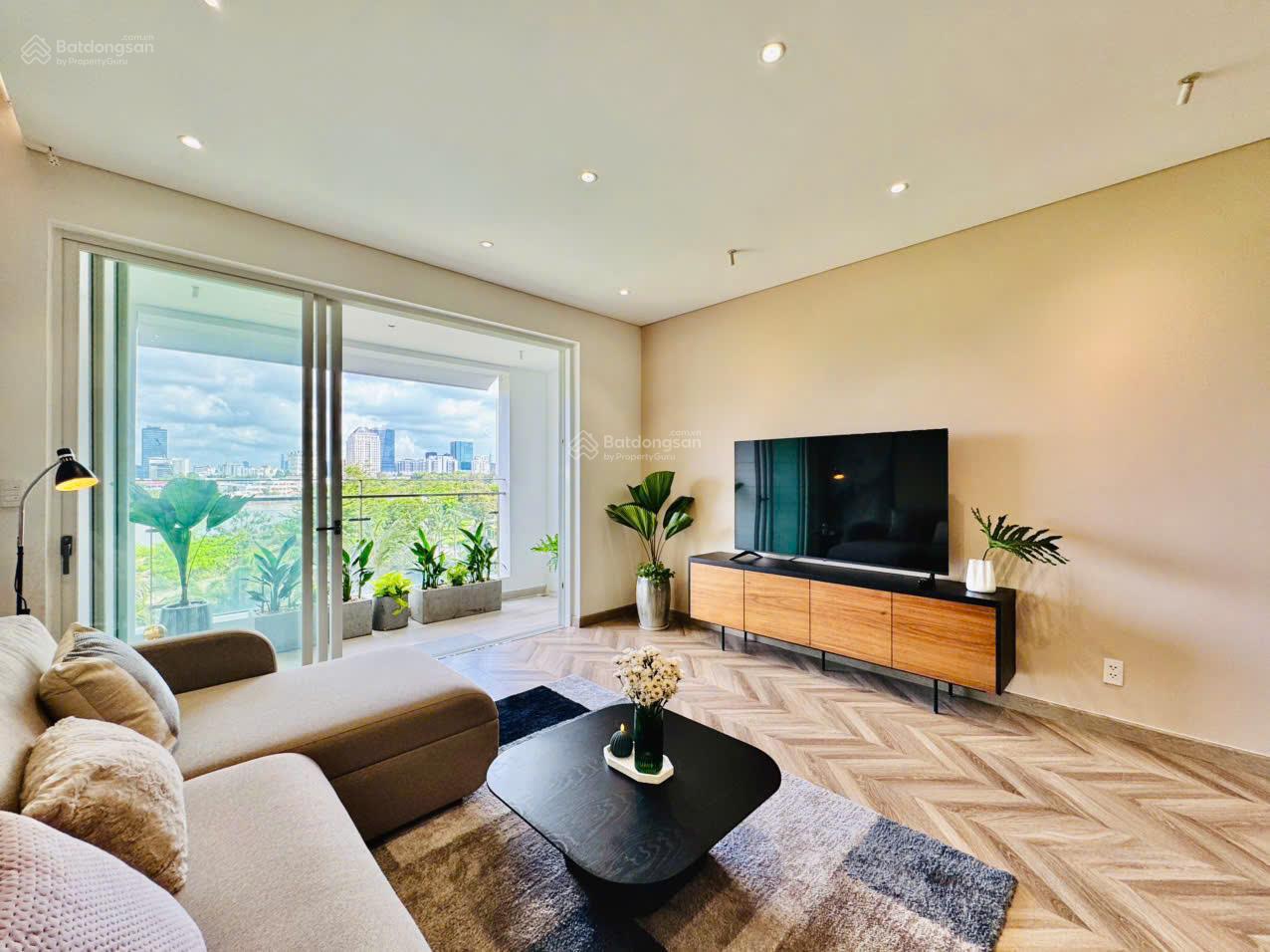 Bán căn hộ Riverside Residence Phú Mỹ Hưng. 130m2, 3PN, 3WC view sông, giá 13.5 tỷ xem nhà 24/7