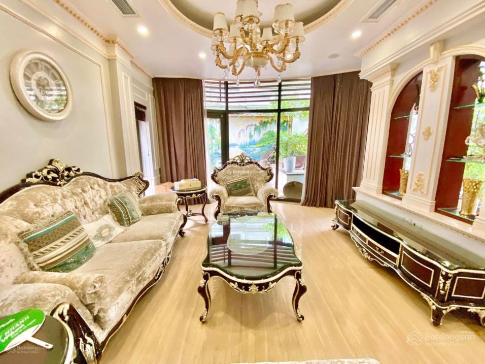 Bán gấp BT Dịch Vọng cạnh công viên Cầu Giấy 85 tỷ 306m2 MT 15m xây 4T nổi 1 hầm đường hè 12m