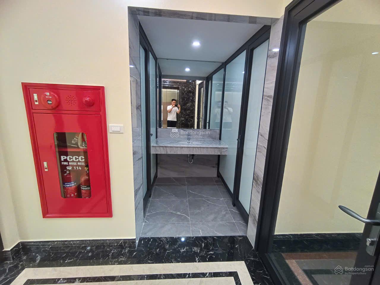 Cho thuê nhà Quang Trung, Hà Đông. Dt 160m2, 7 tầng 1 hầm, Mt 7m, nhà mới 100%, thông sàn, 115tr