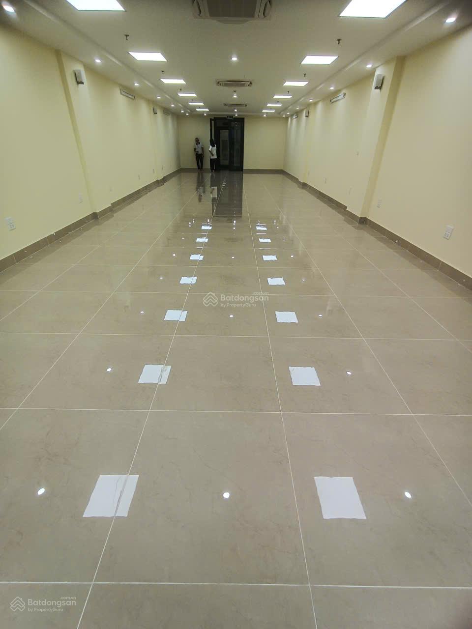 Cho thuê nhà Quang Trung, Hà Đông. Dt 160m2, 7 tầng 1 hầm, Mt 7m, nhà mới 100%, thông sàn, 115tr