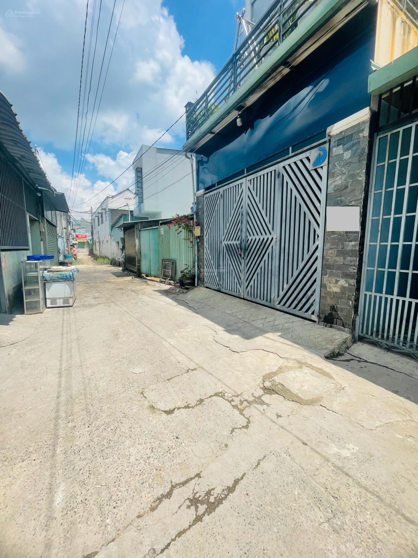 Cần bán nhà cấp 4, 3PN, 78,2m2, giá 4.8 tỷ. Hẻm xe hơi sát mặt tiền Lã Xuân Oai + ngã 3 Lò Lu.