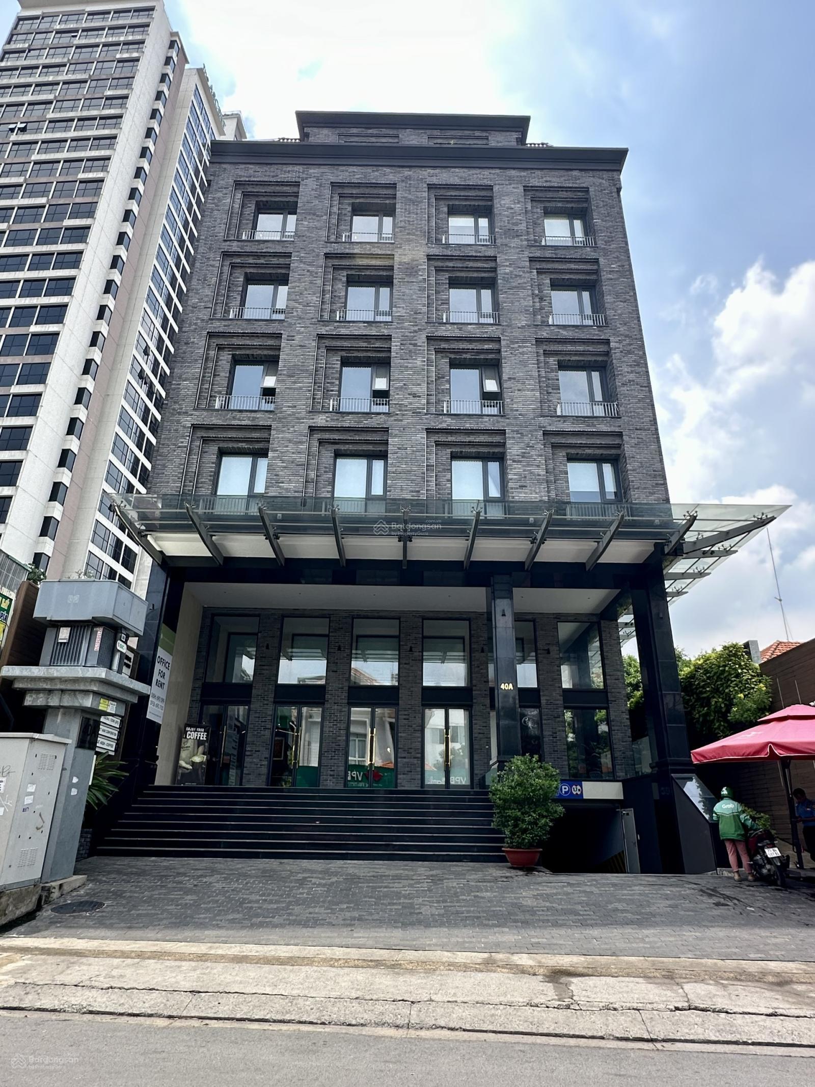 Dòng tiền gần 5%/năm, Bán Tòa nhà Hầm 7 tầng đường Yên Thế DT: 15x30m Giá 89 tỷ TL mạnh