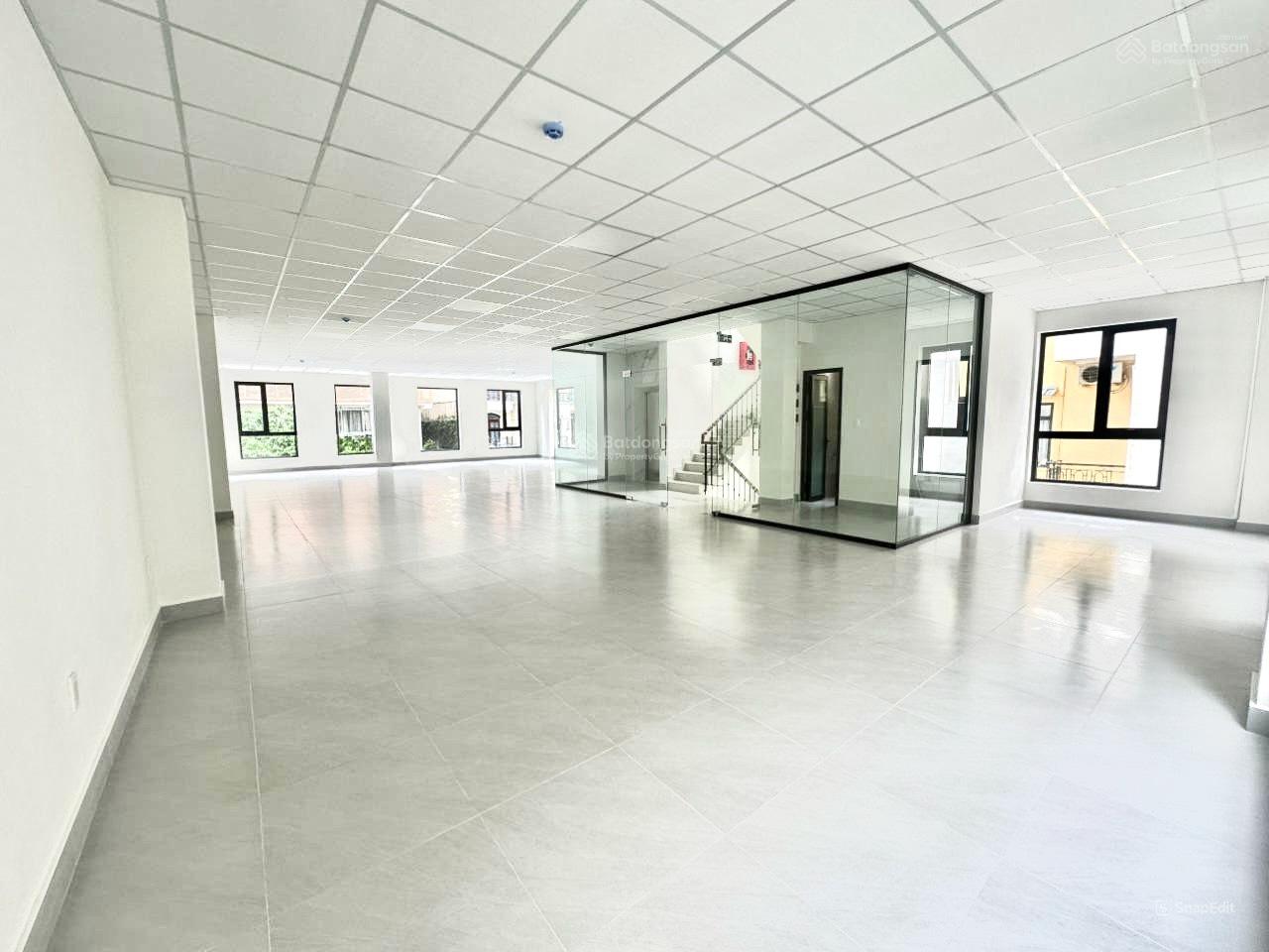 Dòng tiền gần 5%/năm, Bán Tòa nhà Hầm 7 tầng đường Yên Thế DT: 15x30m Giá 89 tỷ TL mạnh