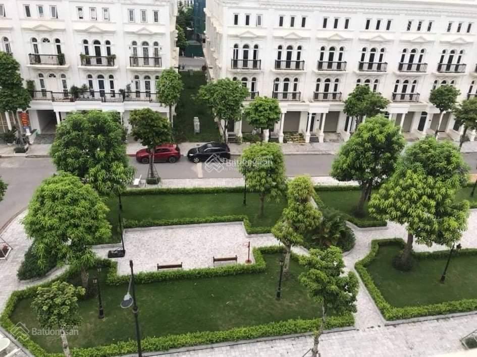 Anh sếp bán biệt thự 200m2 lô Cực đẹp(Hồ cá Koi,công viên sau nhà)-Sẵn sổ đỏ-Giá quá RẺ, dư địa x2