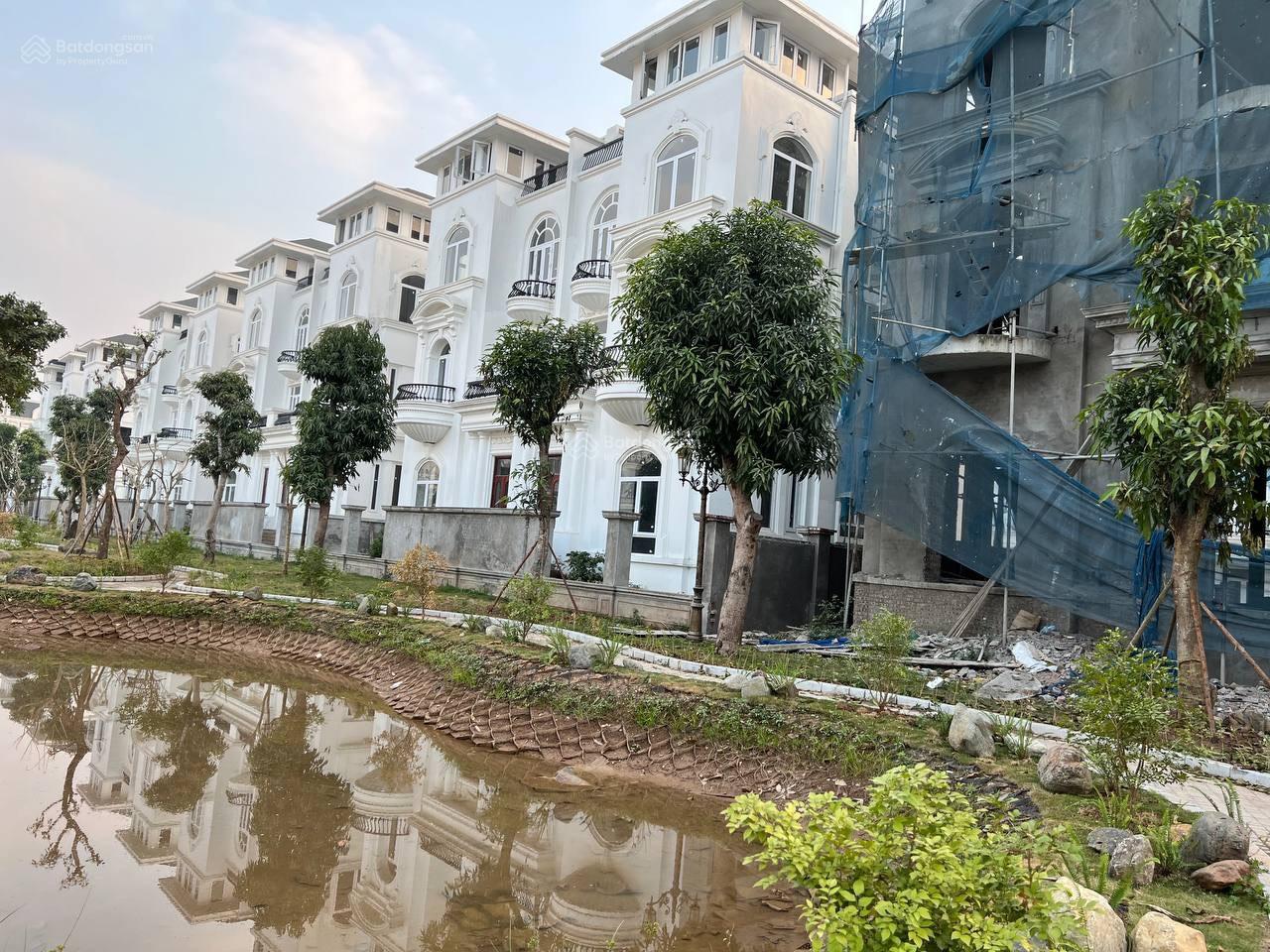 Anh sếp bán biệt thự 200m2 lô Cực đẹp(Hồ cá Koi,công viên sau nhà)-Sẵn sổ đỏ-Giá quá RẺ, dư địa x2