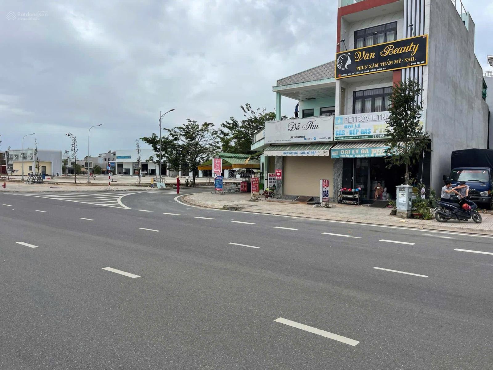 Chuẩn bị đóng lãi. Nên tôi bán gấp lô 125m2. Đối diện chợ TDC. 2,1 tỷ có sổ xây tự do. TC 100%