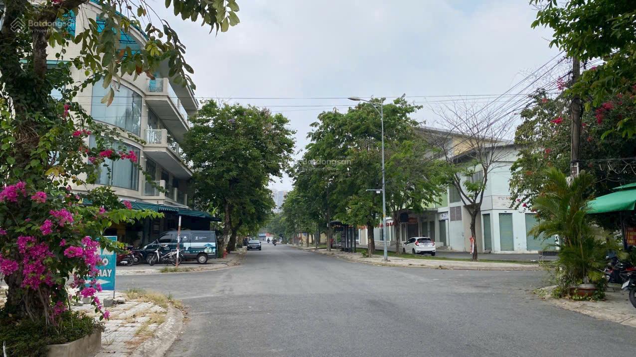 Cần bán gấp lô đất khu dân cư số 1. Vị trí sát chợ Thạnh Mỹ Lợi. DT 6x17.5m (105m2) giá 14.3 tỷ.