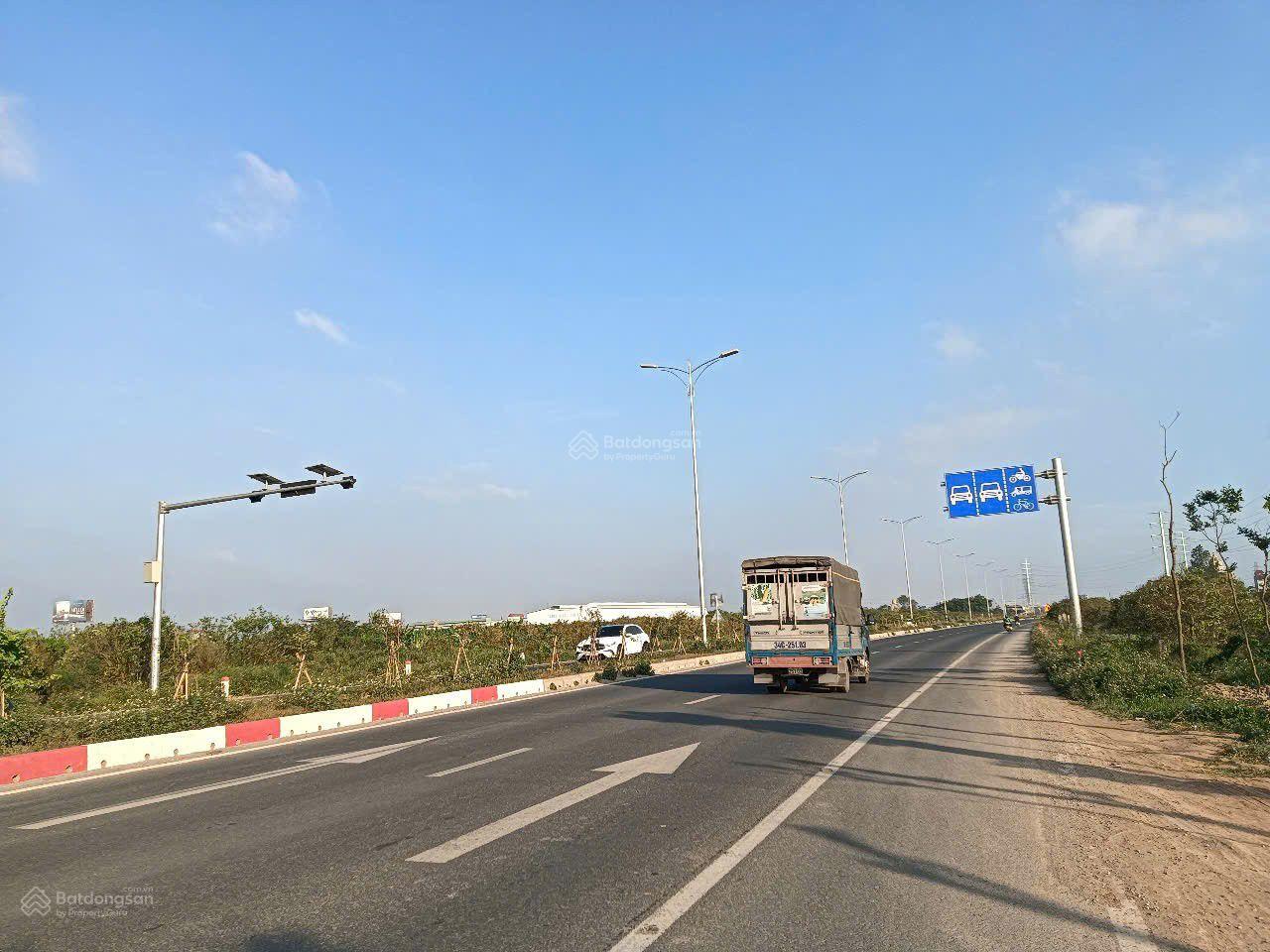 Bán 10 ha đất kho xưởng tại Hưng Yên. Giá 1,6 tr/m2. Sổ đỏ CC. Mặt đường cao tốc 5B. LH: 0976 108 ***