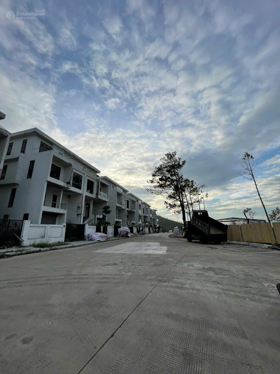 Bán nhanh căn biệt thự song lập Monoco Hạ Long 4 tầng - giá 8,6 tỷ