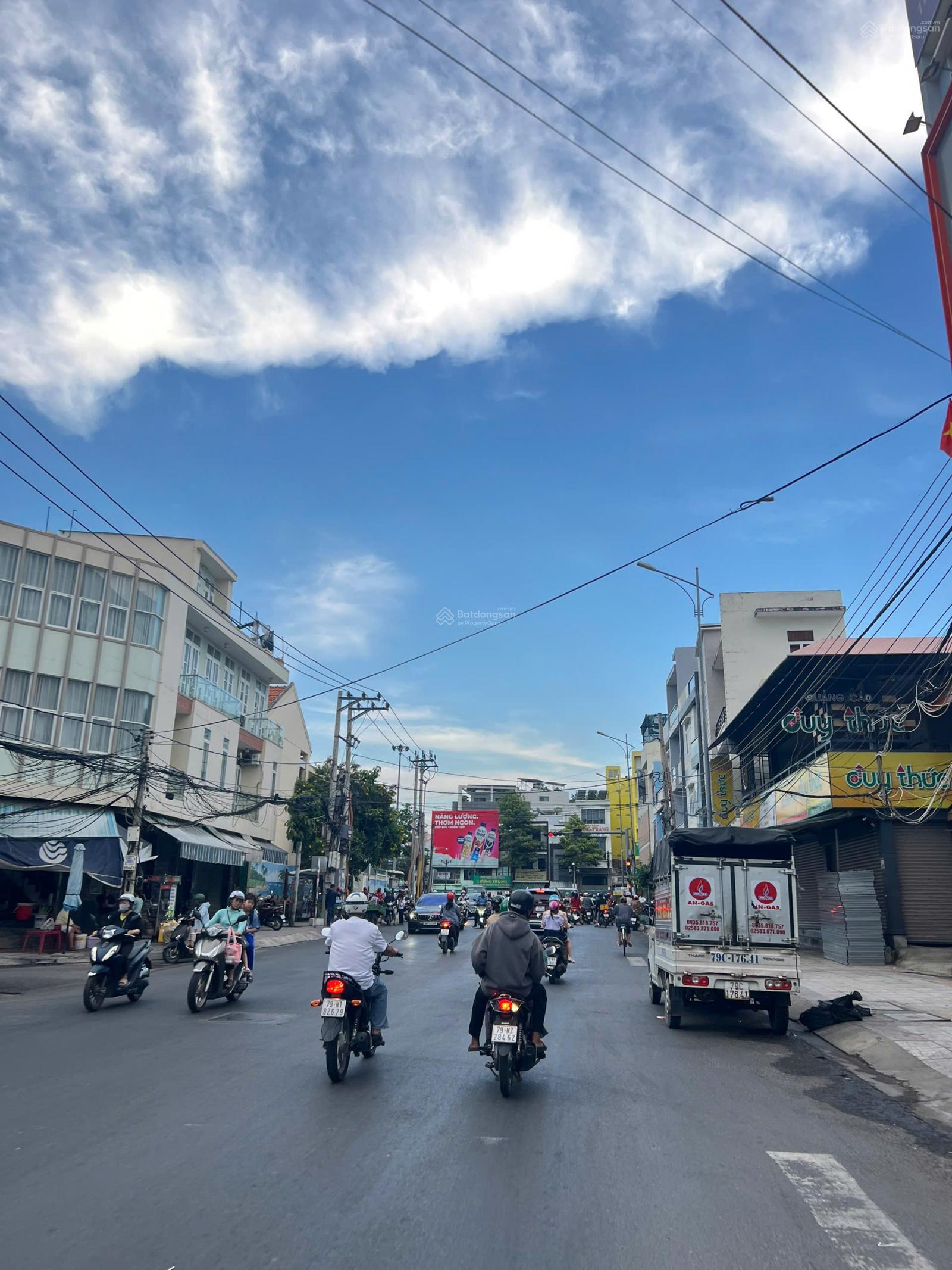 Bán gấp đường Thích Quãng Đức (Số 4) - ngay vòng xoay - vị trí cực tiềm năng - giá rẻ sinh lời cao