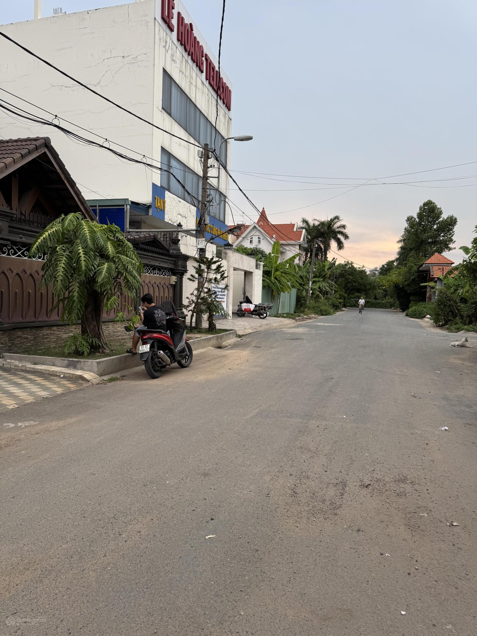 Bán BT cũ Khu BT An Lộc Nguyễn Oanh, P17, GV, DT 13.5x18m, CN 215m2 giá 21 tỷ đường trước nhà 16m