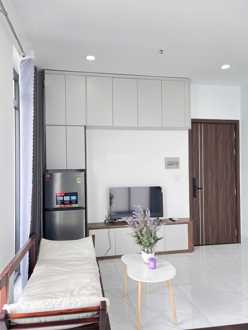 Trống lại căn hộ 1 phòng ngủ, cửa sổ lớn đón nắng - full nội thất hiện đại, thang máy, hầm xe