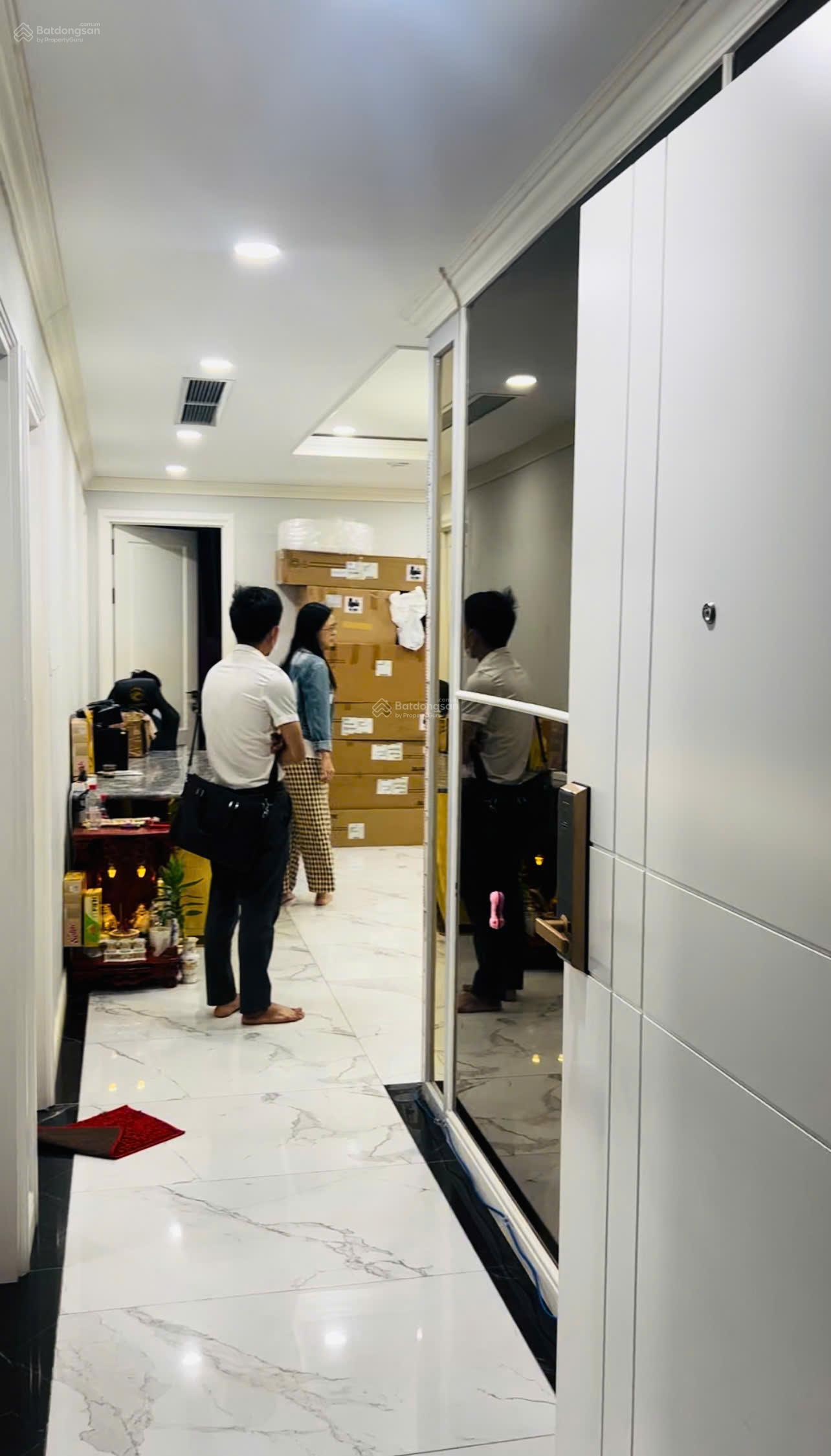 Bán căn hộ Screc Tower - Quận 3 ( 80m2 - 2pn - 2wc). Giá 4,1 tỷ. có sổ