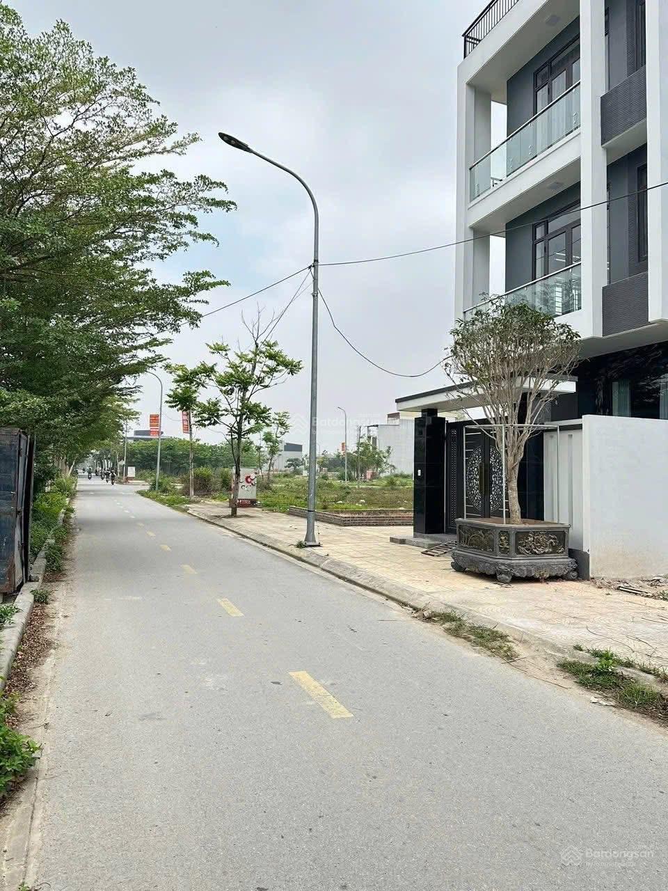 67m, 85m, 100m đấu giá Khánh tân - sài sơn - Quốc Oai. Làn nào cũng có