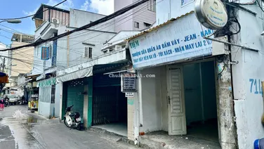 Chính chủ bán nhà cấp 4 MT Đoàn Văn Bơ, Quận 4, thích hợp kinh doanh và ở. LH 0903 870 ***