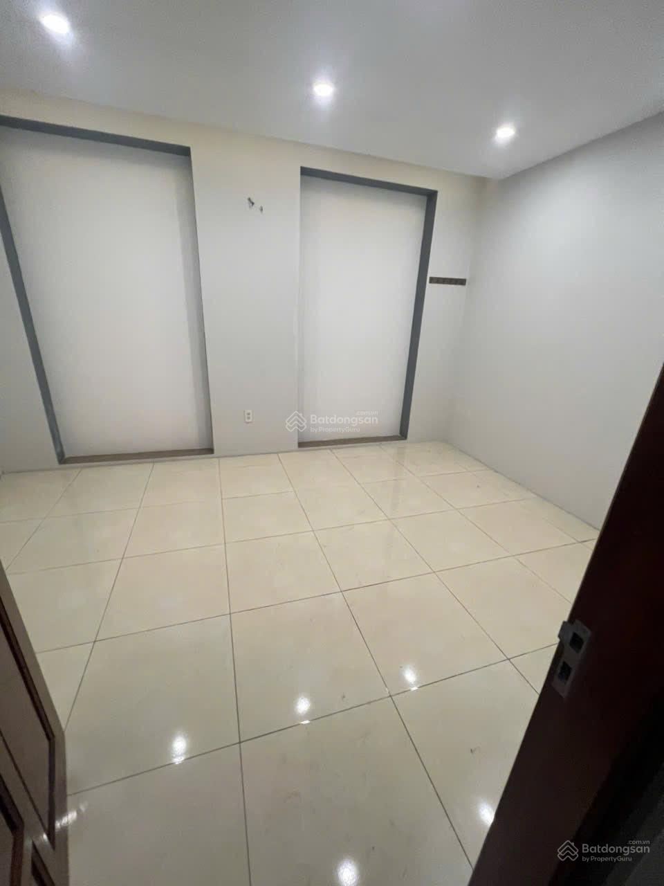 Cho thuê căn góc 2 MT đường Số 9 KDC Trung Sơn, 9x20m, hầm trệt 3 lầu 11pn có thang máy 52.5tr