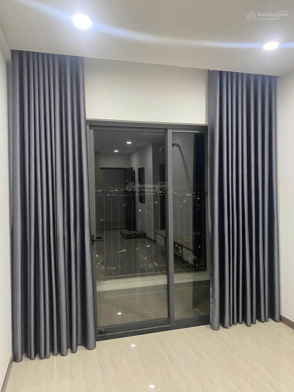 Chính chủ cần bán căn 2PN 1,820 tỷ bao thuế phí - view hồ đá, làng đại học thoáng mát LH 0336 161 ***