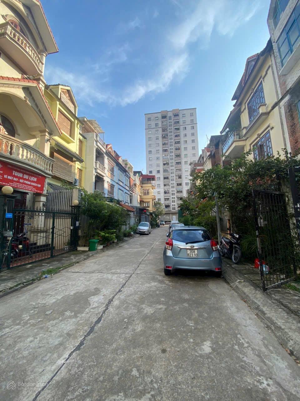 Cho thuê nhà 4 tầng. Diện tích 82.5m2 hoàn thiện đầy đủ sẵn làm văn phòng. Khu Đại Kim Nguyễn Xiển