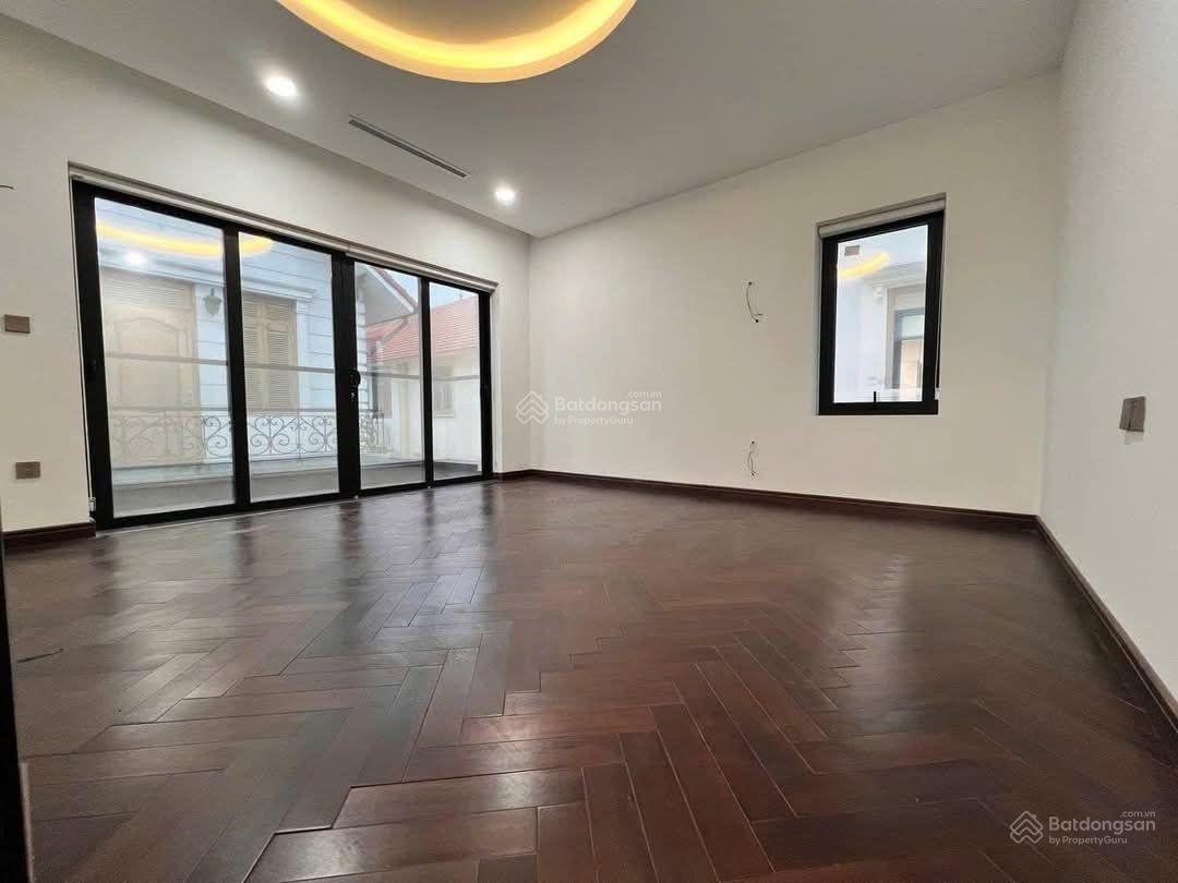 Cho thuê căn nhà đẹp nhất khu Linh Đàm. Diện tích 80m2, 04 tầng, full nội thất, cho thuê lâu dài