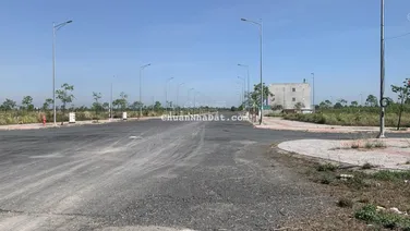 Bán gấp lô đất 5*20 sổ đỏ thổ cư 100% giá chỉ 1ty250 liên hệ để xem đất sh