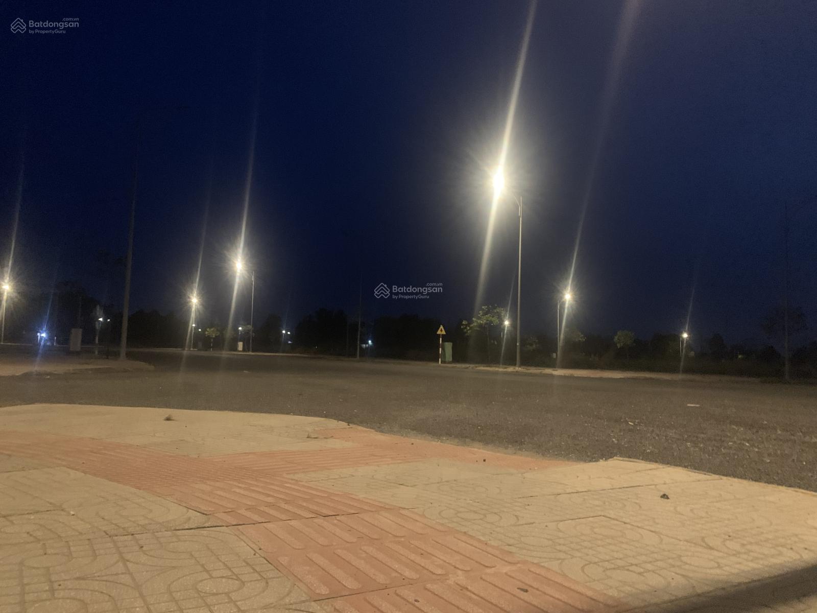 Bán gấp lô đất 5*20 sổ đỏ thổ cư 100% giá chỉ 1ty250 liên hệ để xem đất sh