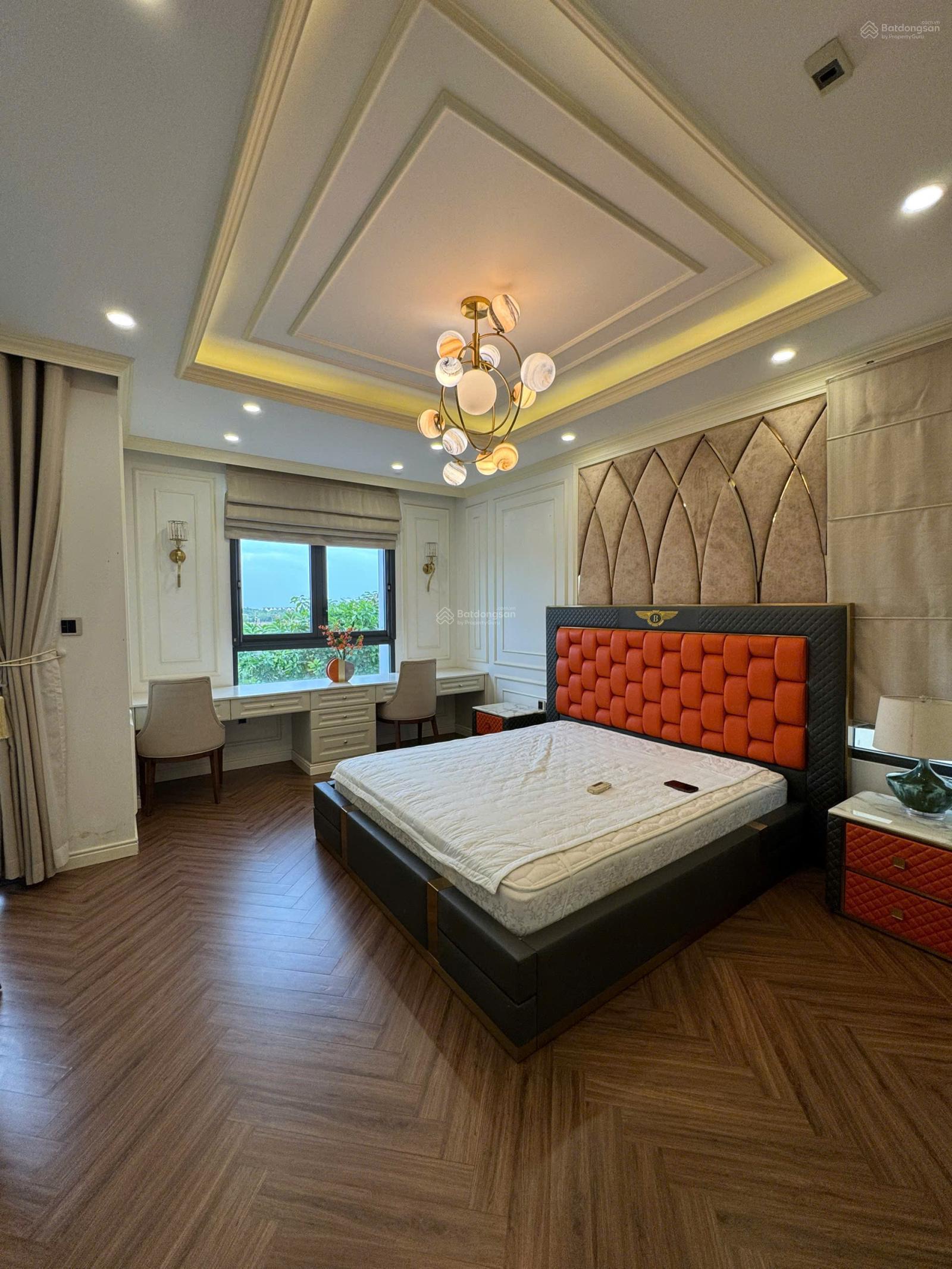 Cho thuê nhà phố có sân vườn Verosa Park, full nội thất cao cấp 105m2, 4 PN giá 35 Tr/tháng