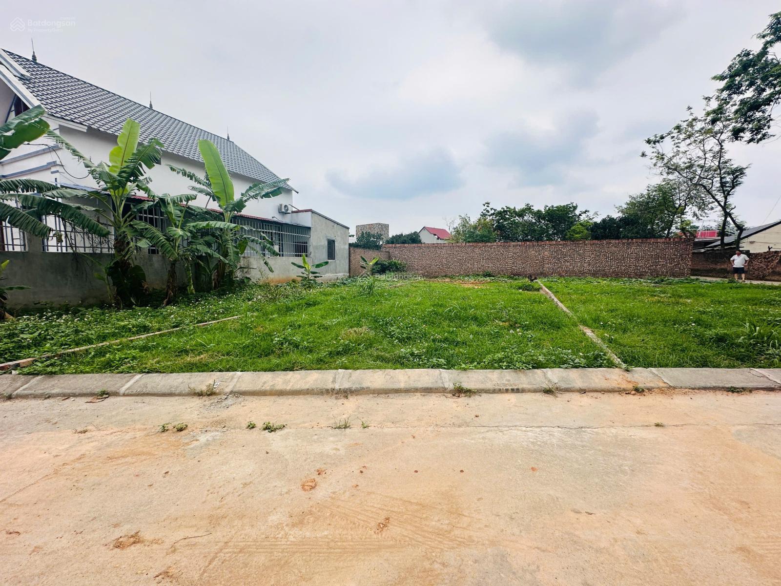 102m2 Sơn Đoài - Tân Minh đường 5m cực thoáng giá chỉ 20tr/m2 ô tô tránh nhau. LH 0976 677 ***
