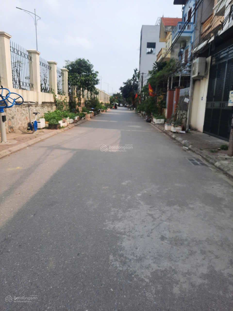 Bán 88m2 trung tâm Trâu Quỳ, mặt tiền 4,2m, đường 8m có vỉa hè, ô tô đỗ ngày đêm Bán 88m2 trung tâm Trâu Quỳ, mặt tiền 4,2m, đường 8m có vỉa hè, ô tô đỗ ngày đêm