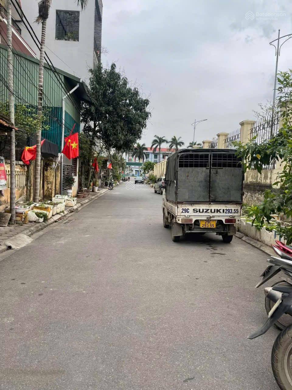 Bán 88m2 trung tâm Trâu Quỳ, mặt tiền 4,2m, đường 8m có vỉa hè, ô tô đỗ ngày đêm Bán 88m2 trung tâm Trâu Quỳ, mặt tiền 4,2m, đường 8m có vỉa hè, ô tô đỗ ngày đêm