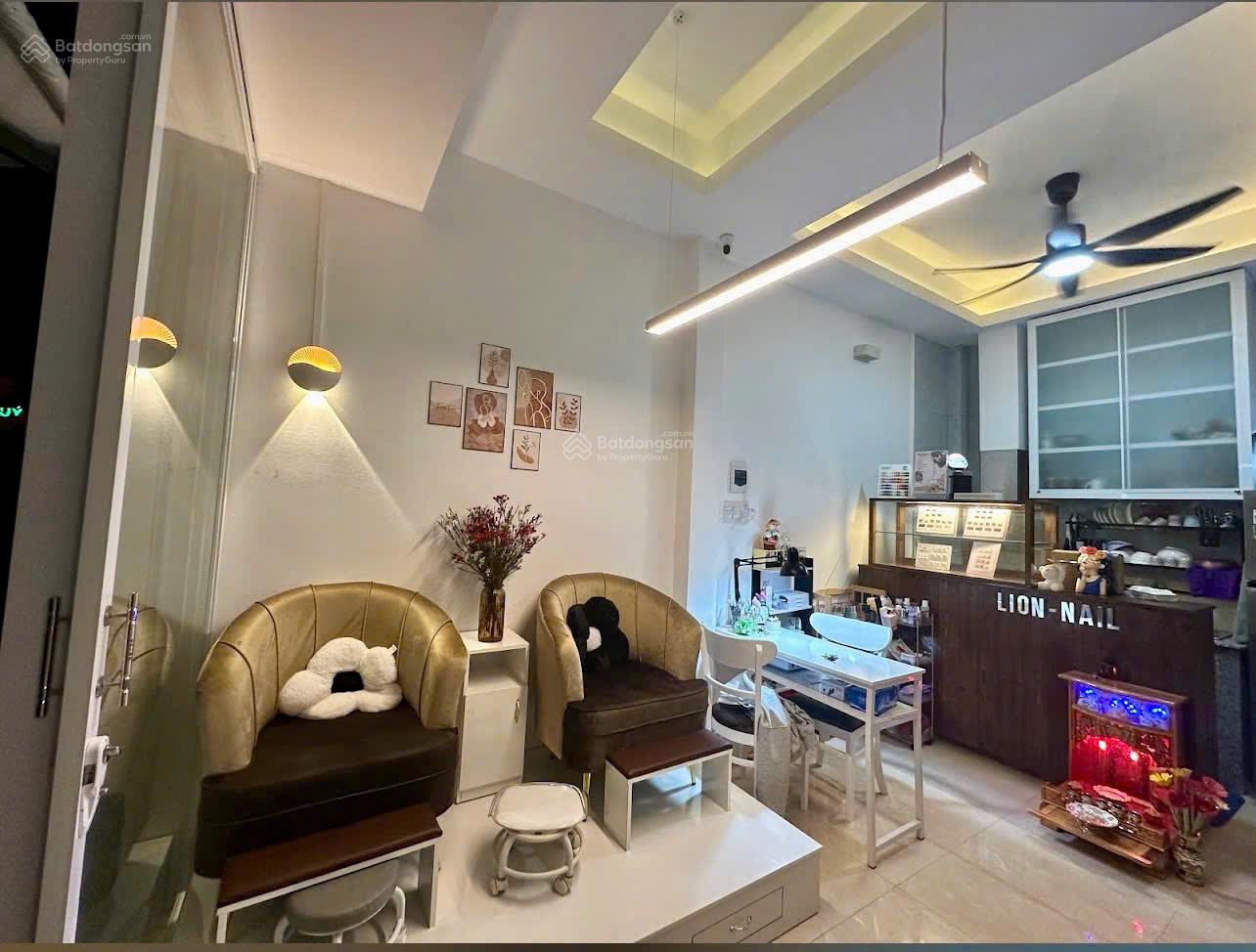 Căn nhà vị trí đẹp Phố Tây Nha Trang giá chỉ 4.8tỷ