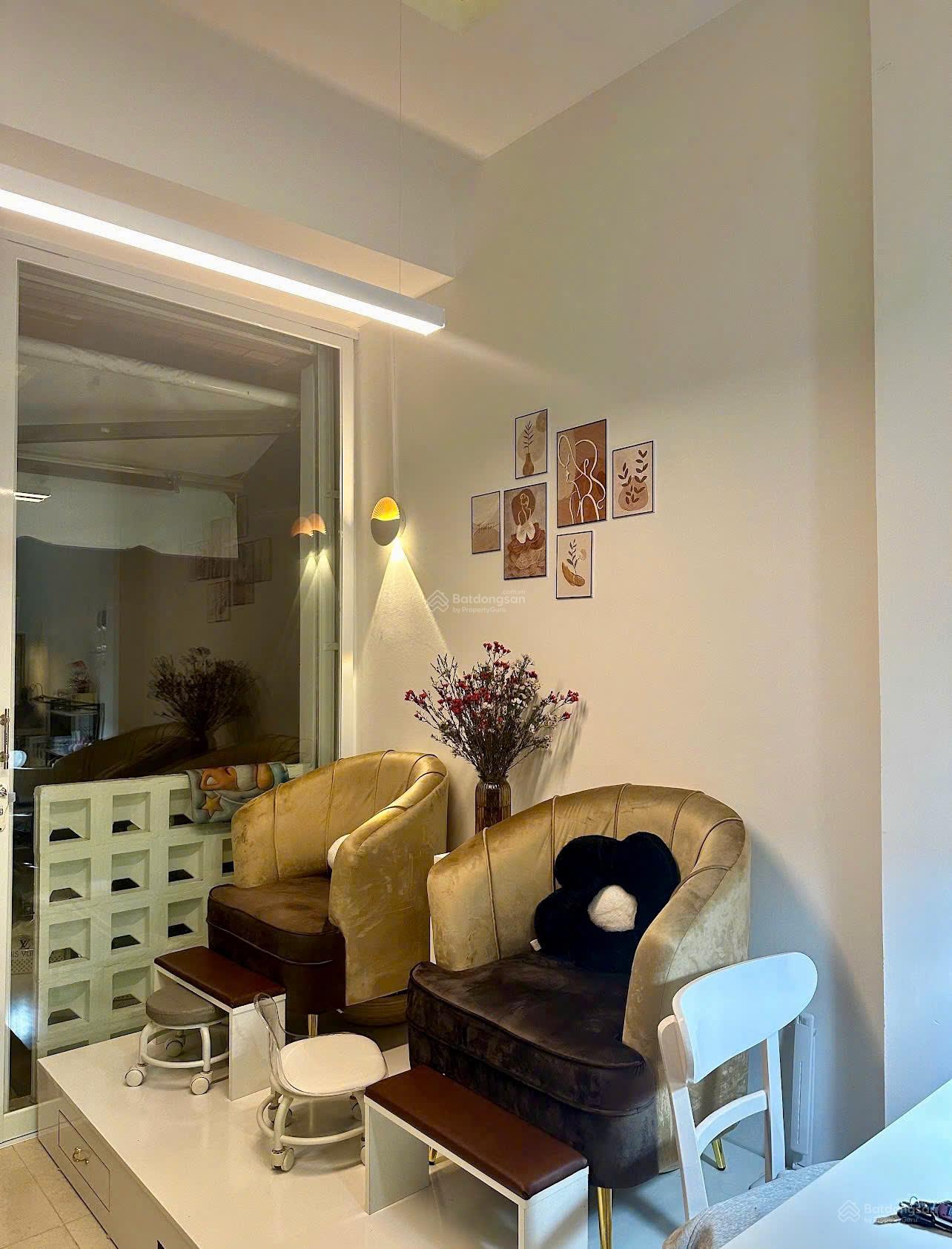 Căn nhà vị trí đẹp Phố Tây Nha Trang giá chỉ 4.8tỷ