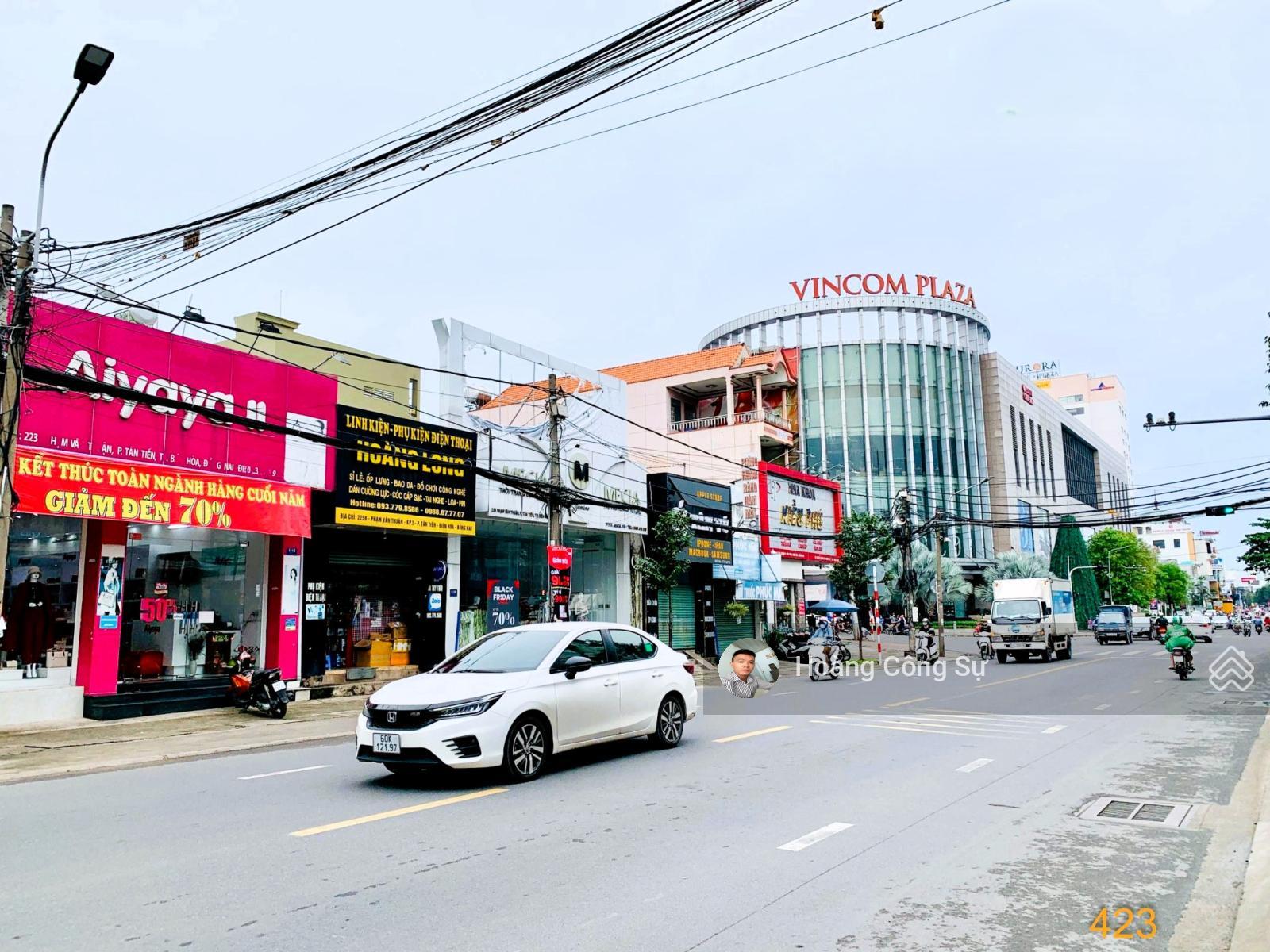 Cho thuê nhà ngang 20m mặt tiền đường Phạm Văn Thuận ngay ngã tư Vincom 1500m2 sàn giá 250 triệu