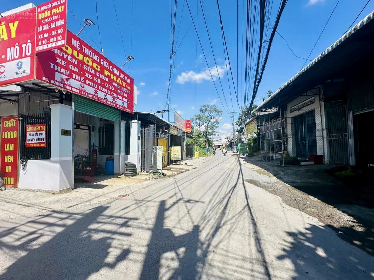 Ngộp bank nên cần bán gấp căn nhà mặt tiền đường nhựa Tám Bình Ngộp bank nên cần bán gấp căn nhà mặt tiền đường nhựa Tám Bình