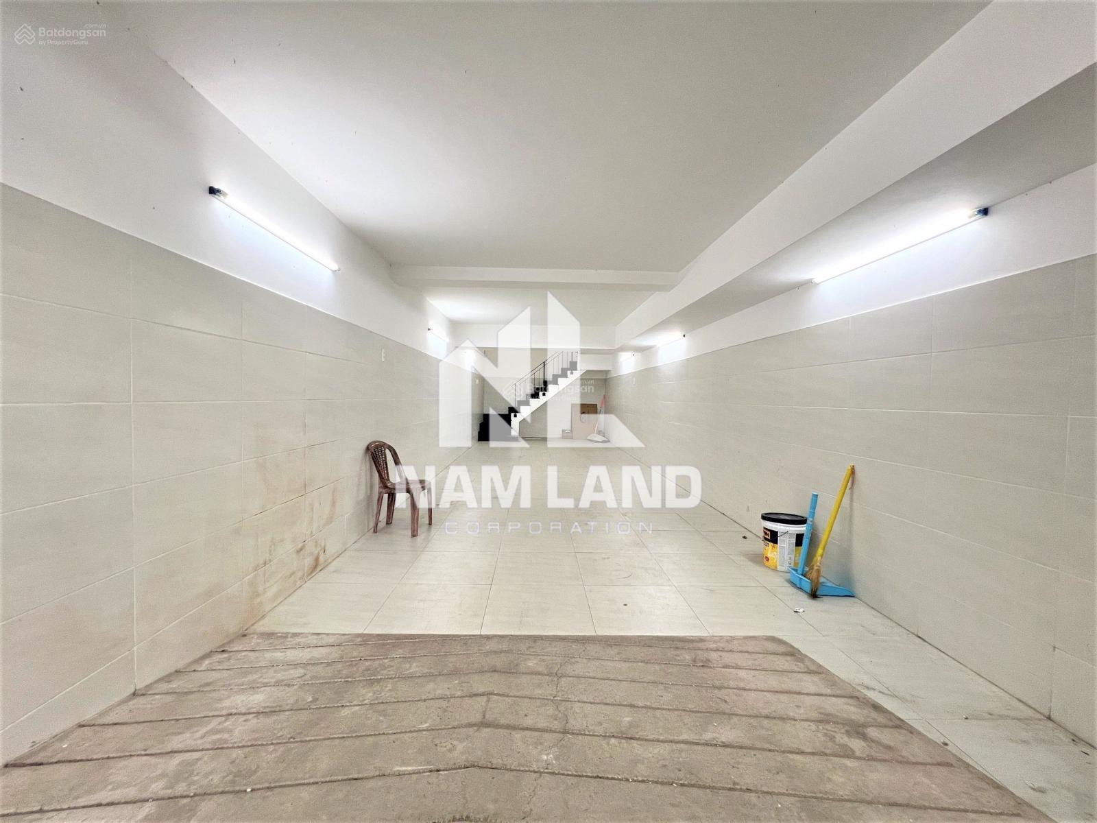 Cho thuê nhà nguyên căn 4 tầng có hầm, sàn trống suốt, có sẵn máy lạnh chuẩn làm văn phòng, ở