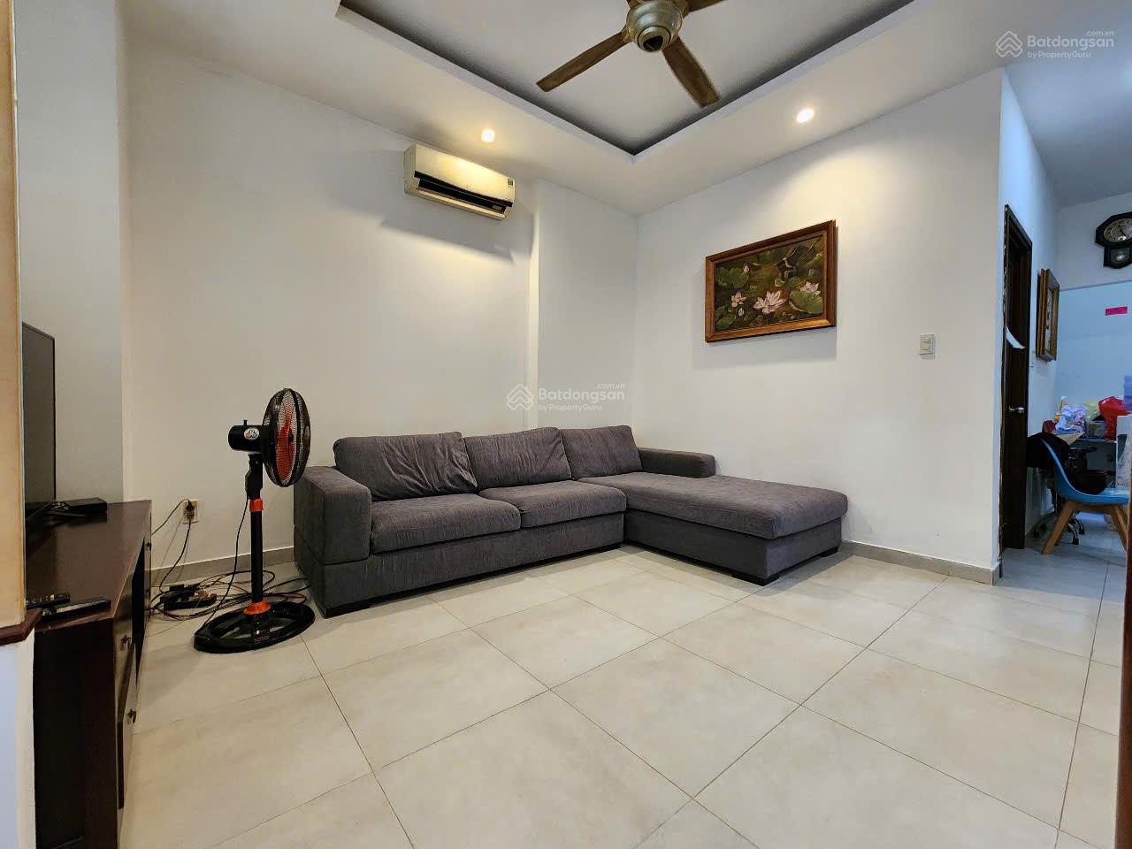 Bán gấp nhà 3 tầng 70m2 đường Cao Thắng, quận Phú Nhuận. LH: 0903 652 *** Phú