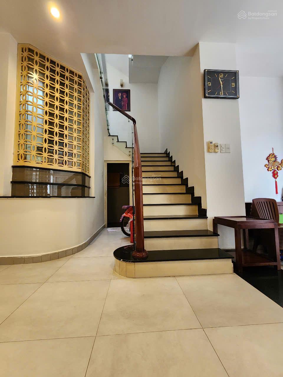 Bán gấp nhà 3 tầng 70m2 đường Cao Thắng, quận Phú Nhuận. LH: 0903 652 *** Phú
