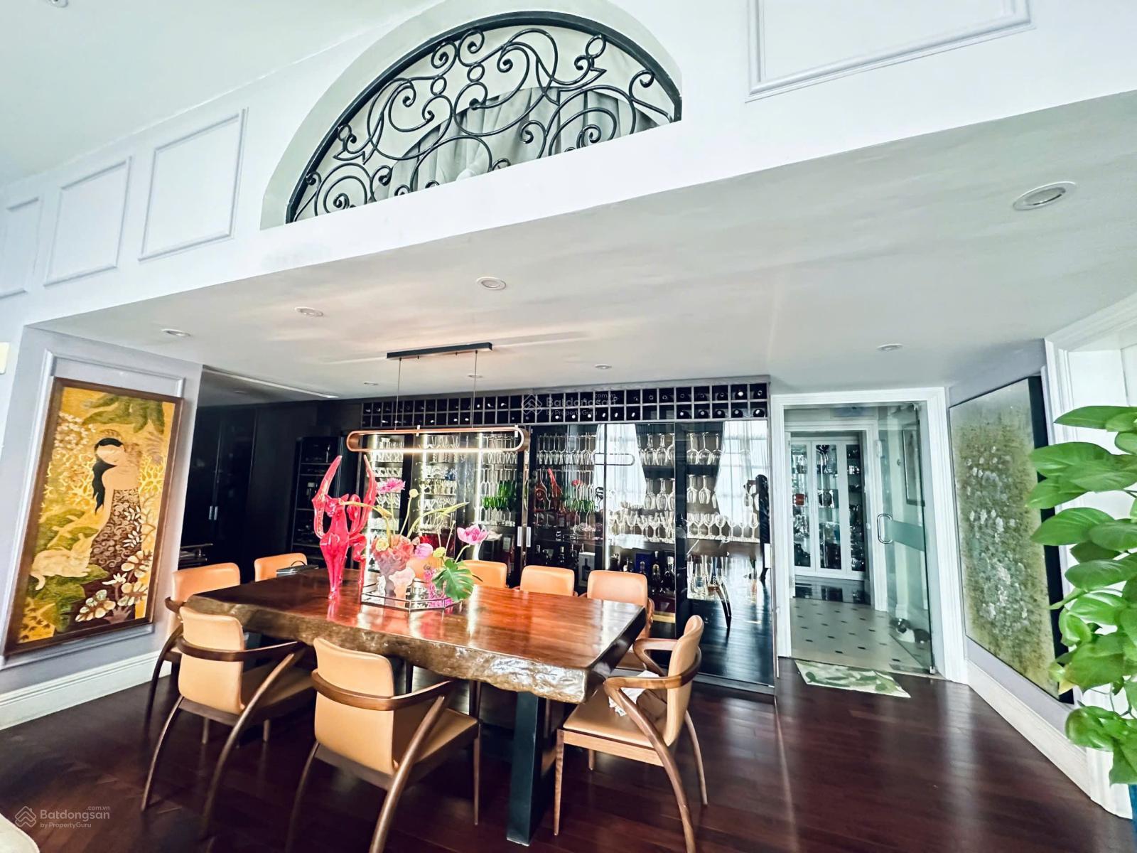 Cần bán gấp căn hộ 100,6m2 - 2pn 2vs toà B The Manor Mễ Trì, giá 8,1 tỷ, sẵn sổ full nội thất